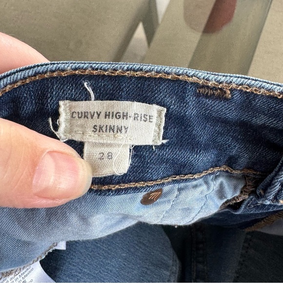 Madewell Curvy High-Rise Skinny Jeans in Hayes Wash - Picture 9 of 14